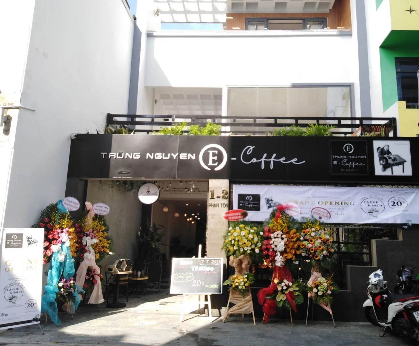Thi công quán cà phê Trung Nguyên E Coffee Phan Tôn, Quận 1