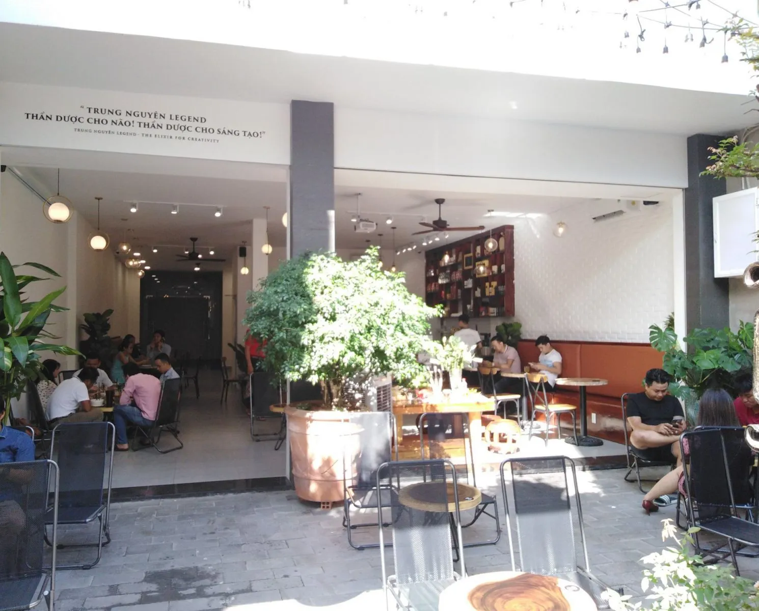 Trung Nguyên E Coffee Phan Tôn, Quận 1